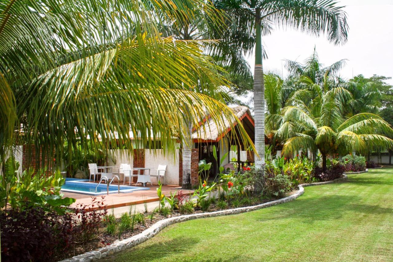 Burudika Bungalows Selong Belanak Esterno foto