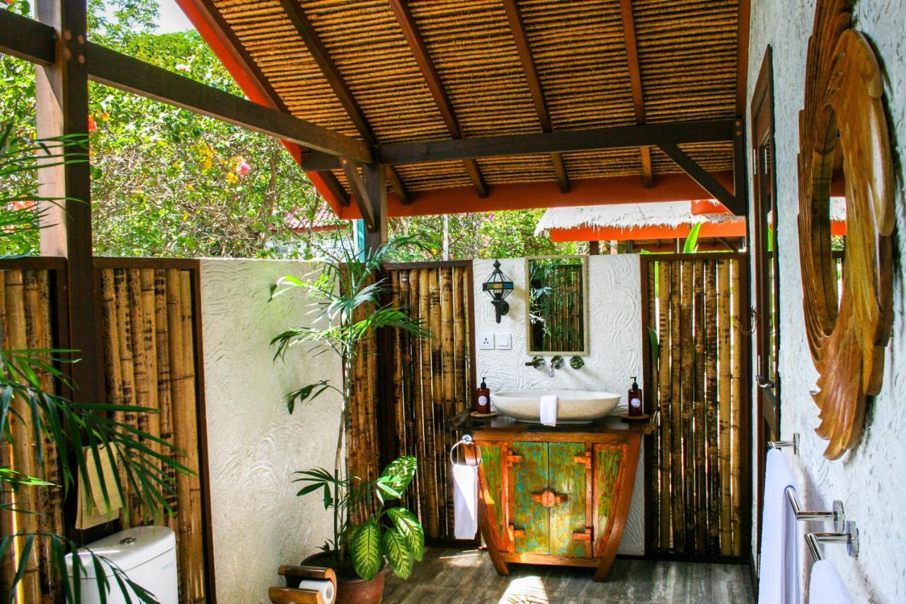 Burudika Bungalows Selong Belanak Esterno foto