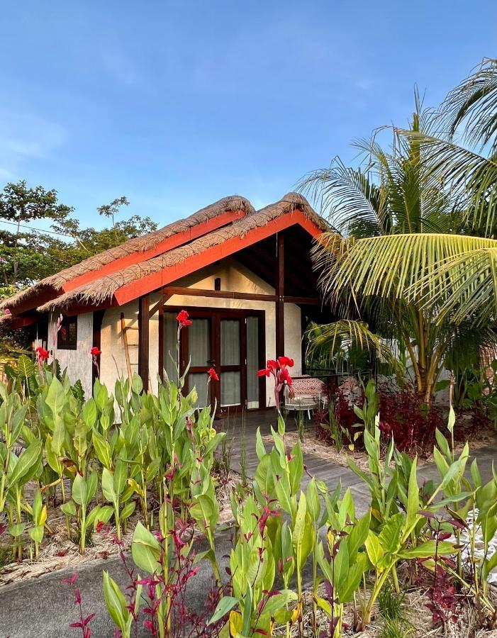 Burudika Bungalows Selong Belanak Esterno foto