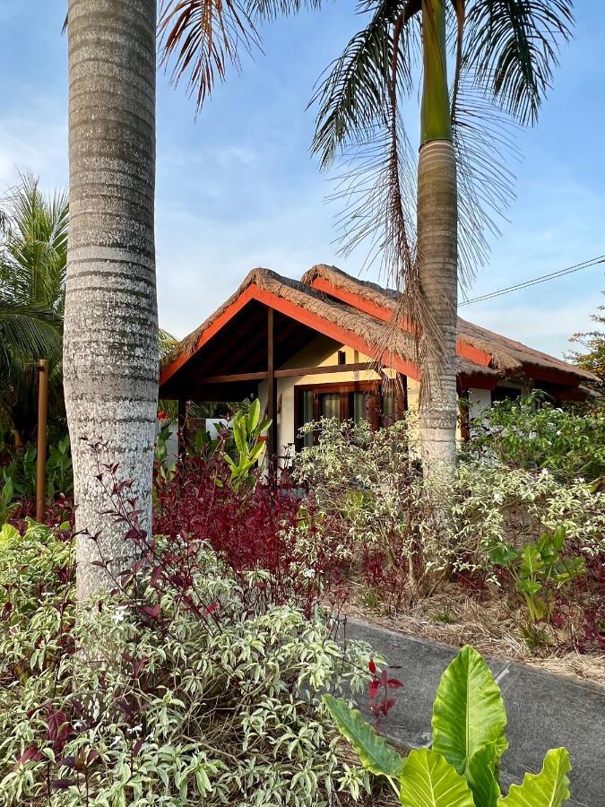 Burudika Bungalows Selong Belanak Esterno foto